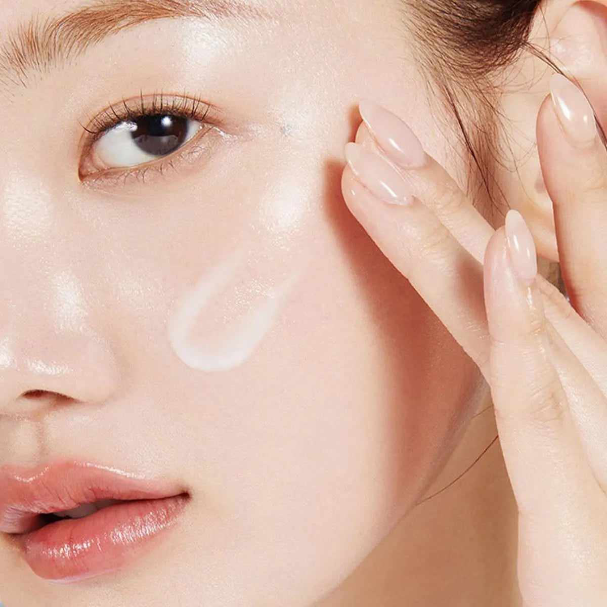Medicube Collagen Glow Booster Serum 15ml,Silky Cream Texture,Long-Lasting Hydration,Intensive Repair,K-Beauty